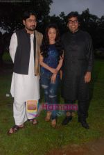 Yashpal Sharma, Riya Sen, Ashutosh Rana at A Strange Love Story film on location in Kamalistan on 8th Sept 2010 (62).JPG